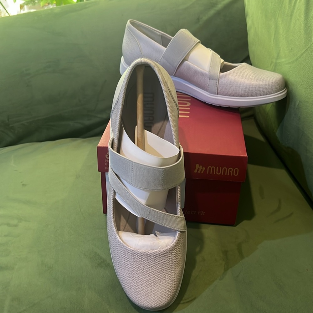 Munro Cass Taupe Nubuck - Picture 3 of 8